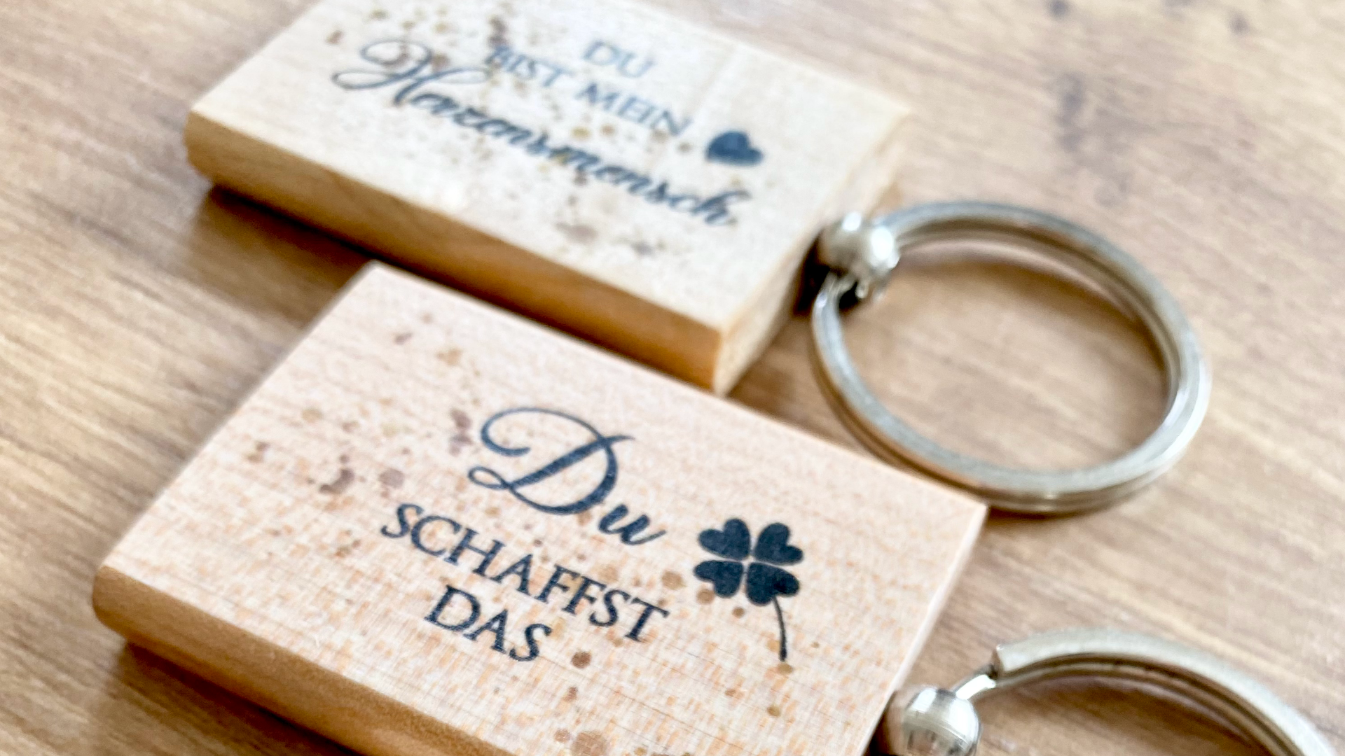 Holz Schlüsselanhänger mit Geheimfach Kirsche Geschenk handmade auf  Regionalis