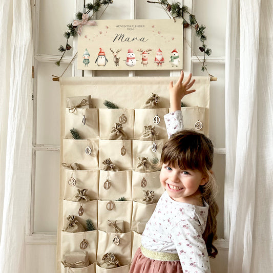 Kinder Adventskalender "Weihnachtsfiguren" mit Namen personalisiert aus Stoff zum Befüllen Holzschild Adventskalender jedes Jahr Weihnachten Mädchen Jungen