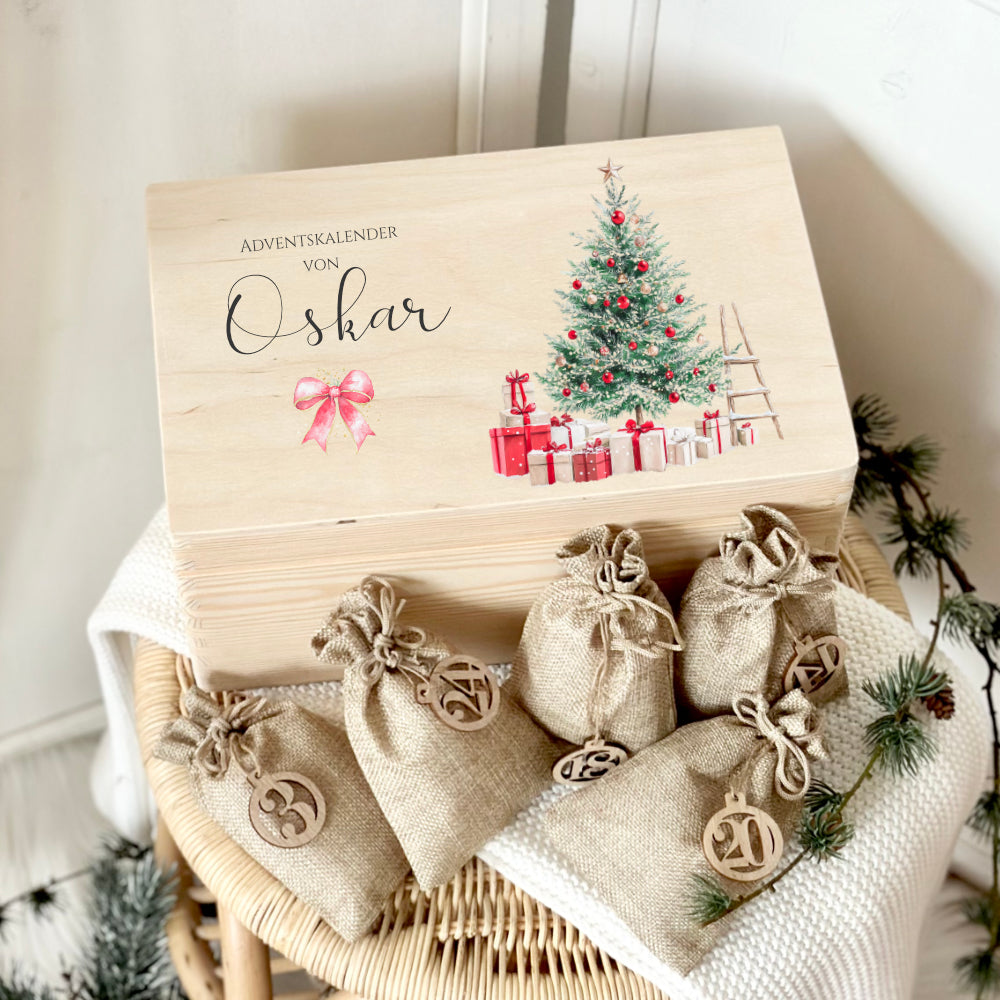 Personalisierter Adventskalender mit Weihnachtsbaum aus Holz mit Namen zum Befüllen für Kinder